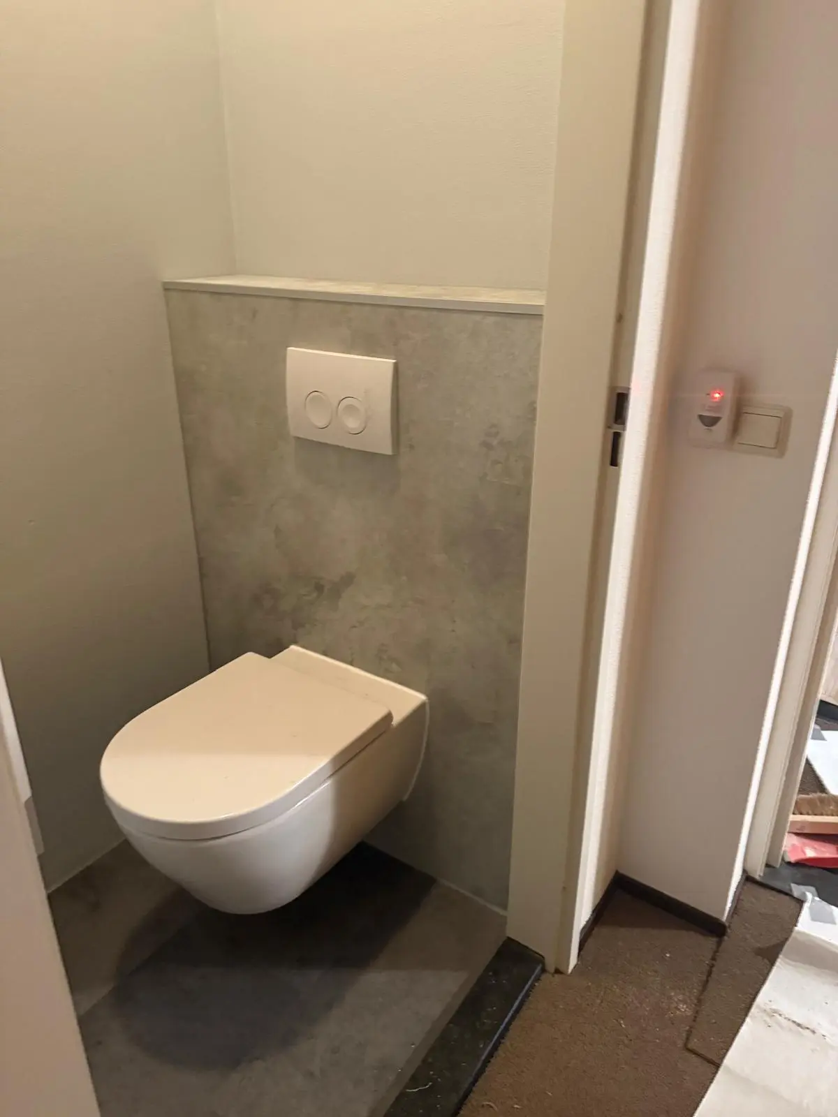 Marmerlook badkamer na renovatie