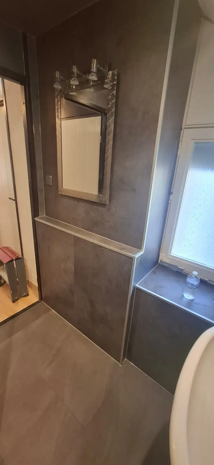 Marmerlook badkamer na renovatie