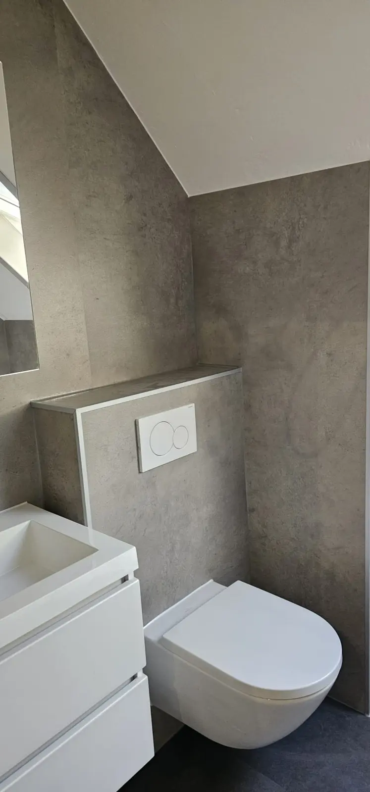 Marmerlook badkamer na renovatie