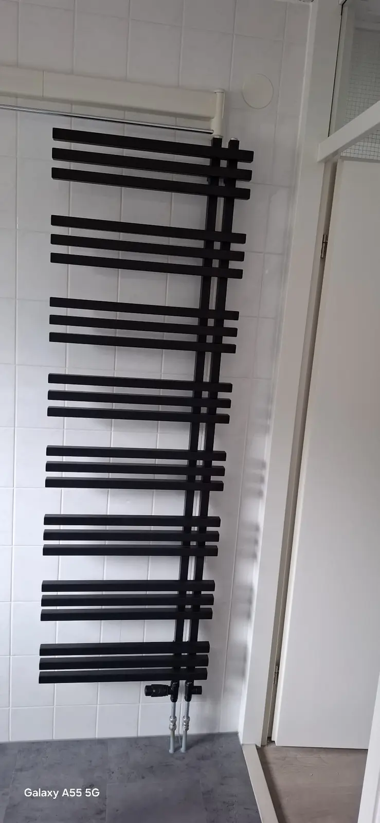 Marmerlook badkamer na renovatie