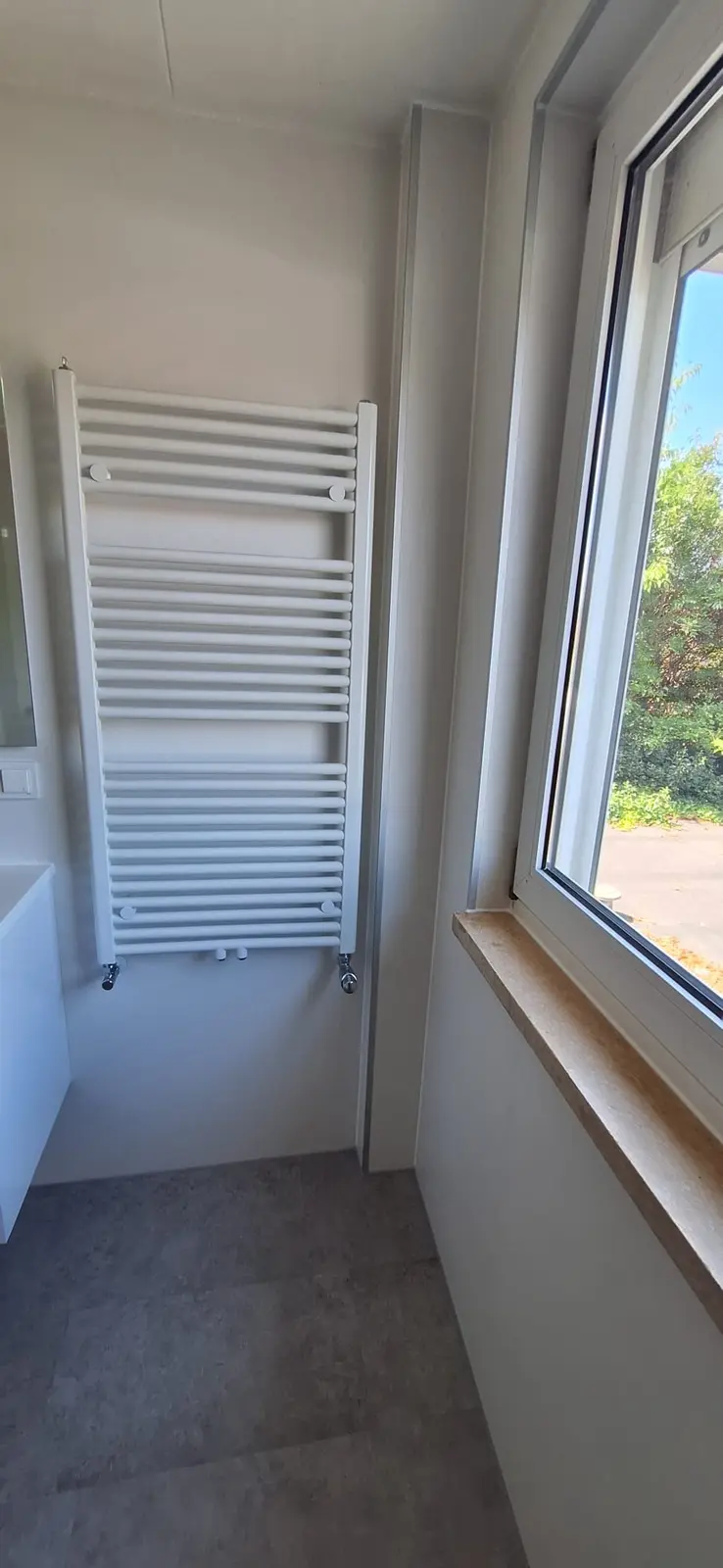 Marmerlook badkamer na renovatie