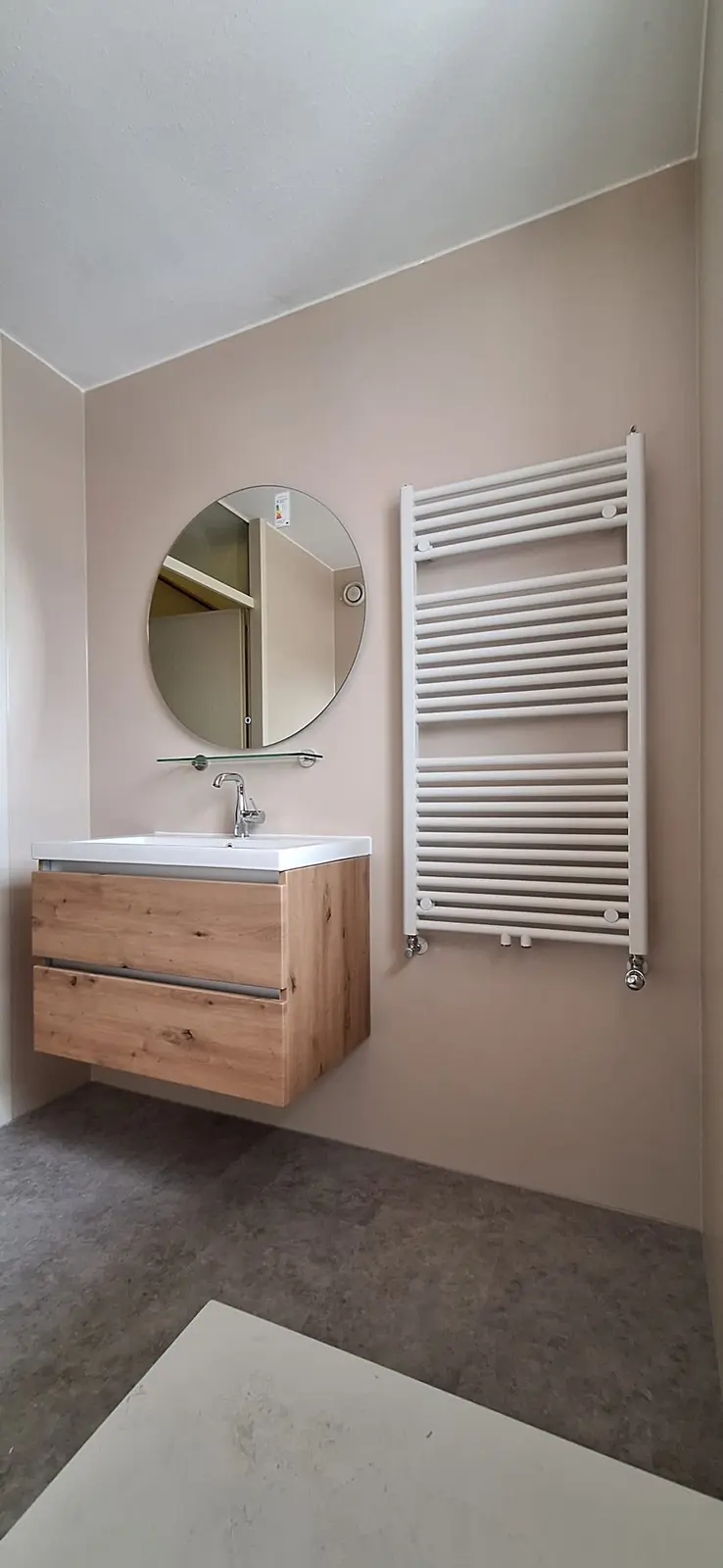 Marmerlook badkamer na renovatie