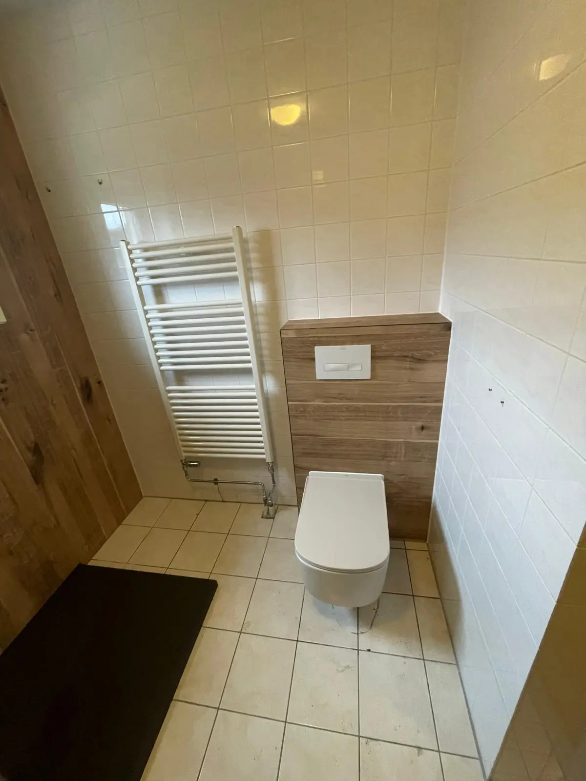 Marmerlook badkamer na renovatie
