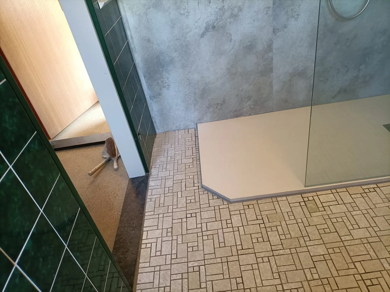 Marmerlook badkamer na renovatie