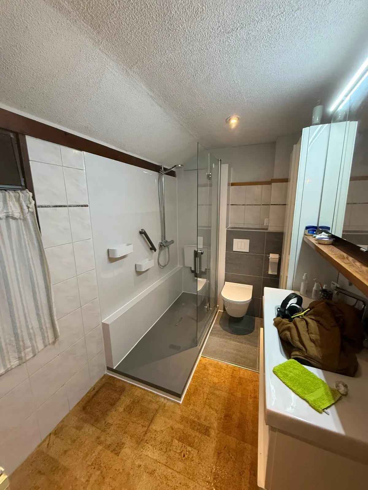 Marmerlook badkamer na renovatie