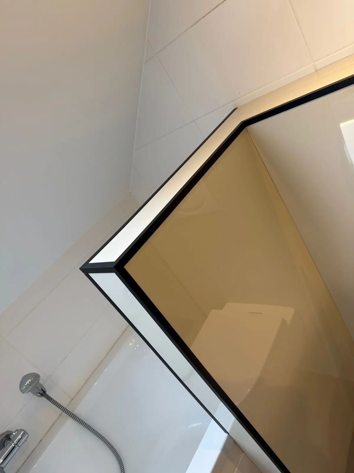 Marmerlook badkamer na renovatie
