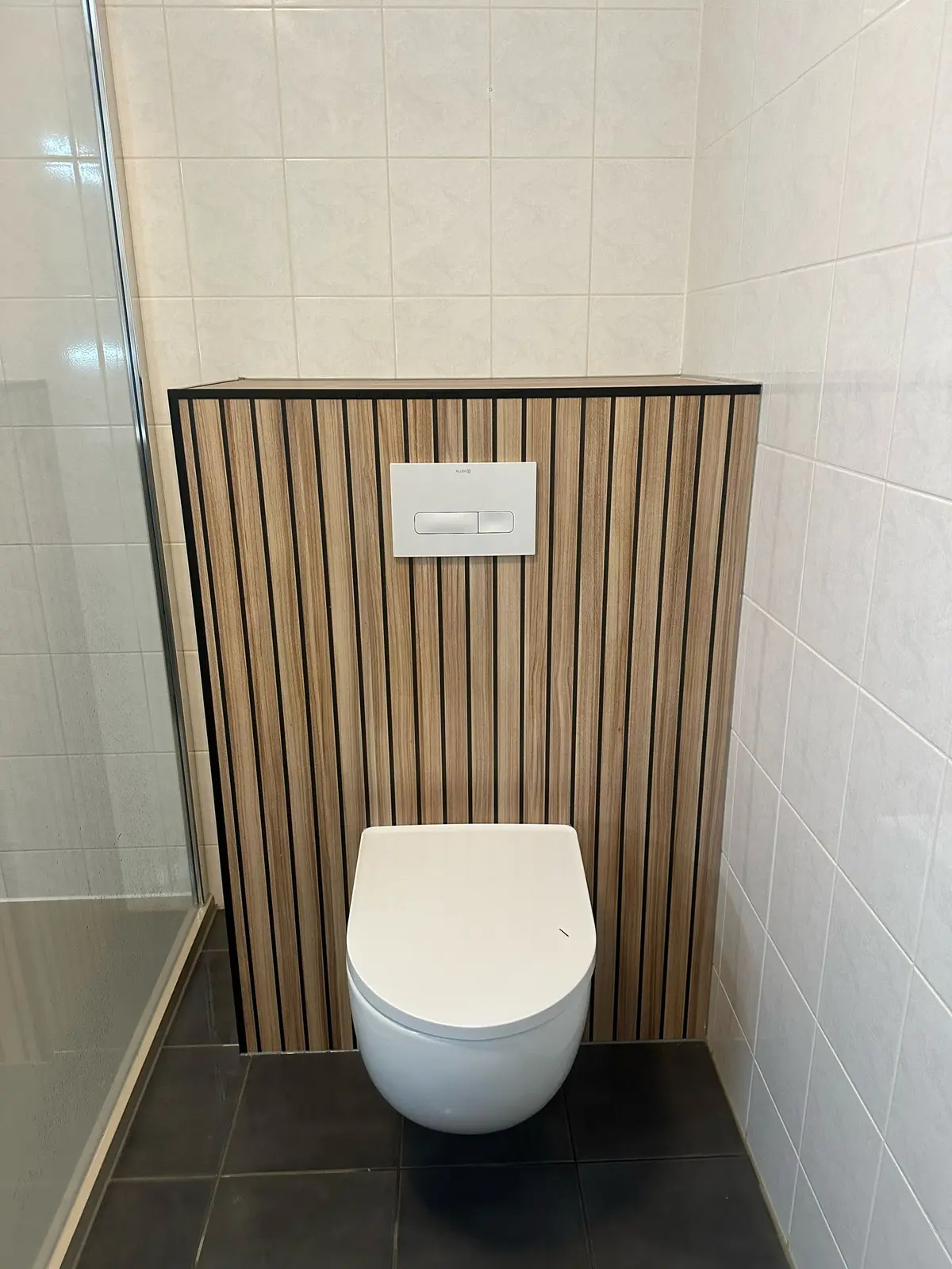 Marmerlook badkamer na renovatie