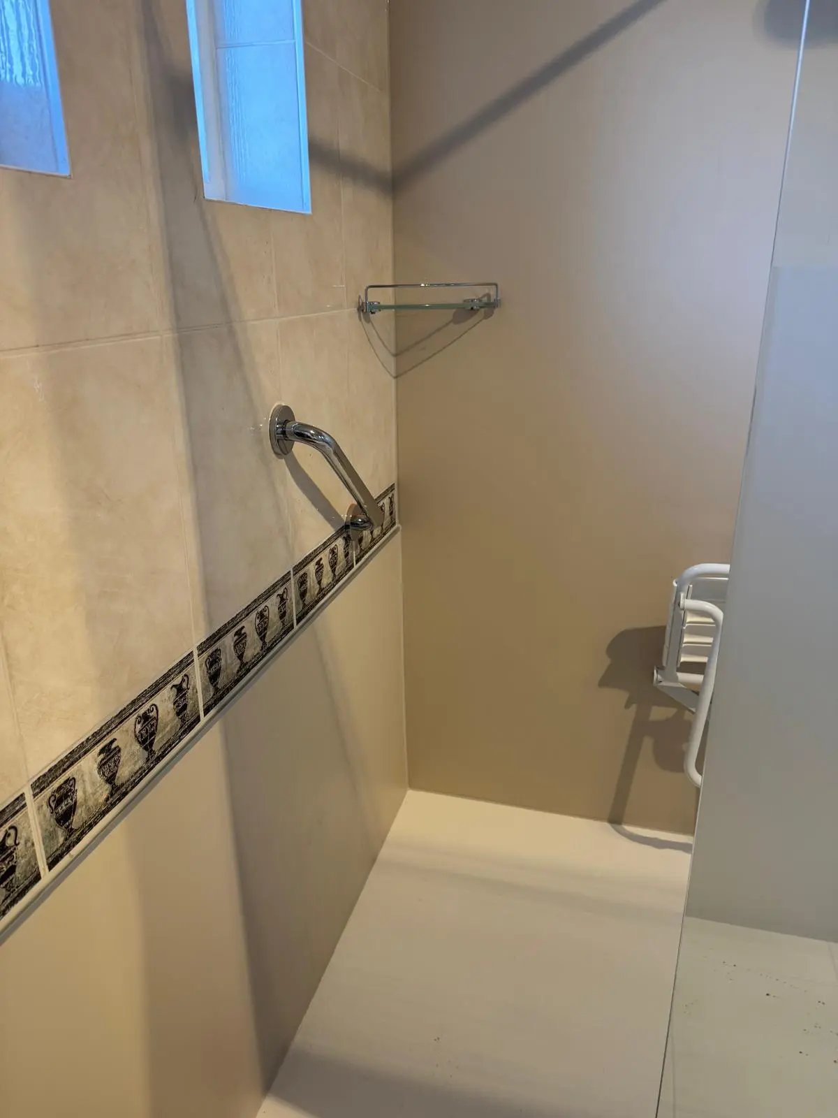 Marmerlook badkamer na renovatie