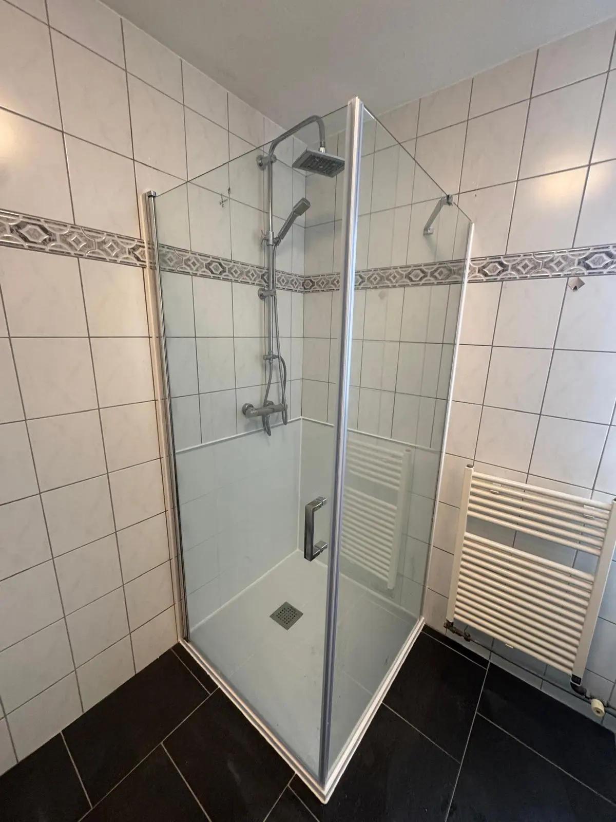 Marmerlook badkamer voor renovatie