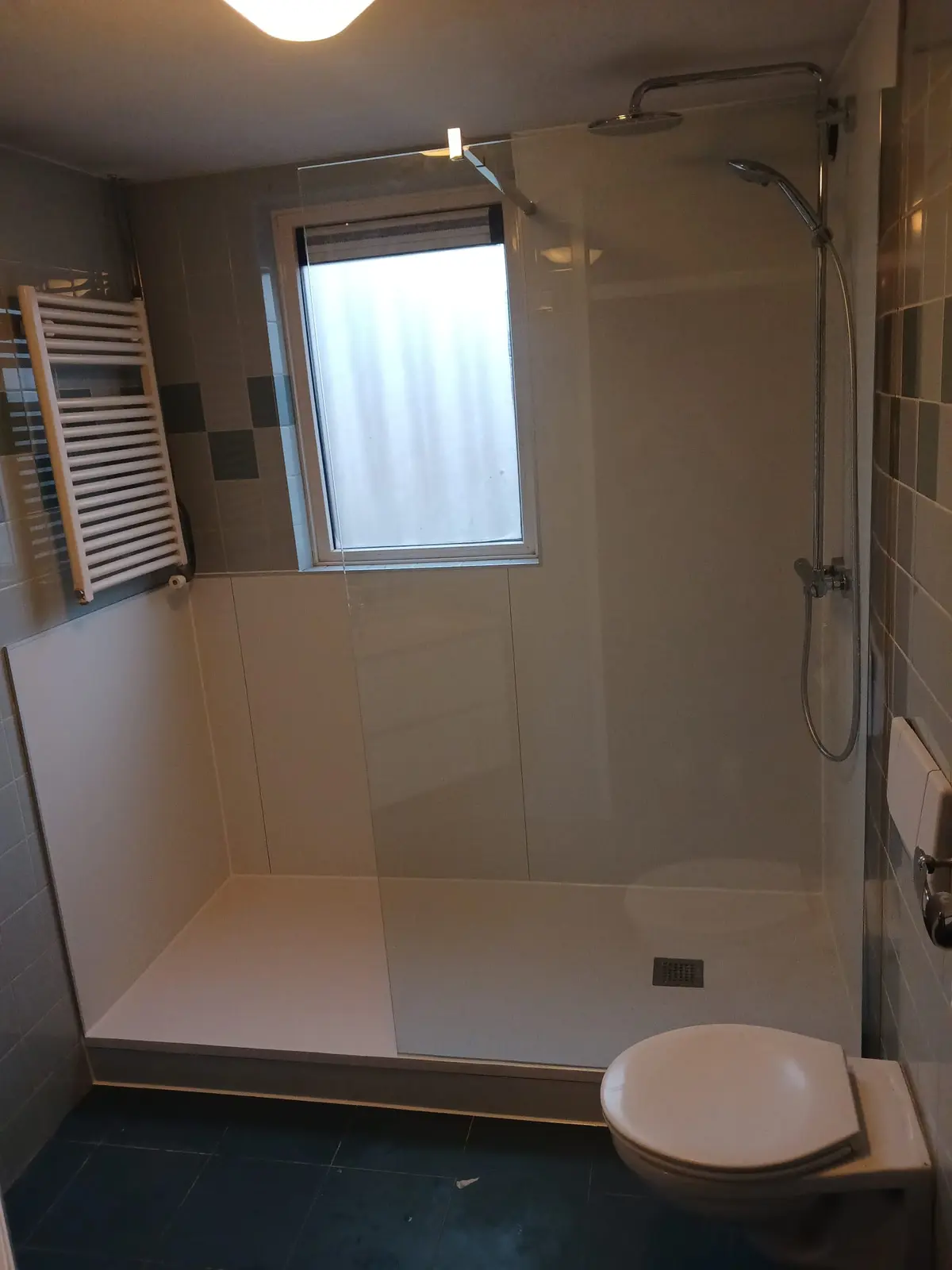 Marmerlook badkamer voor renovatie