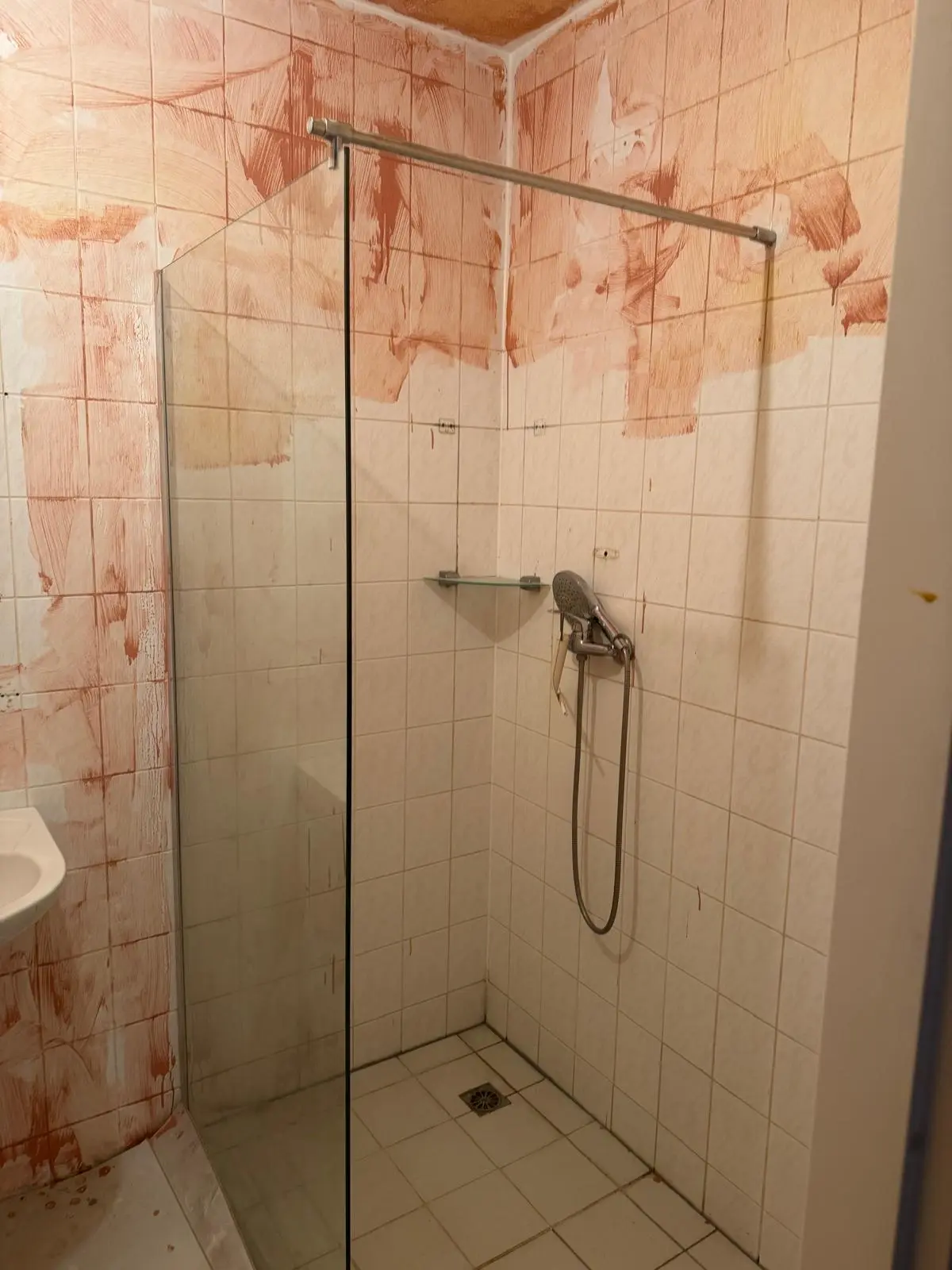 Marmerlook badkamer voor renovatie