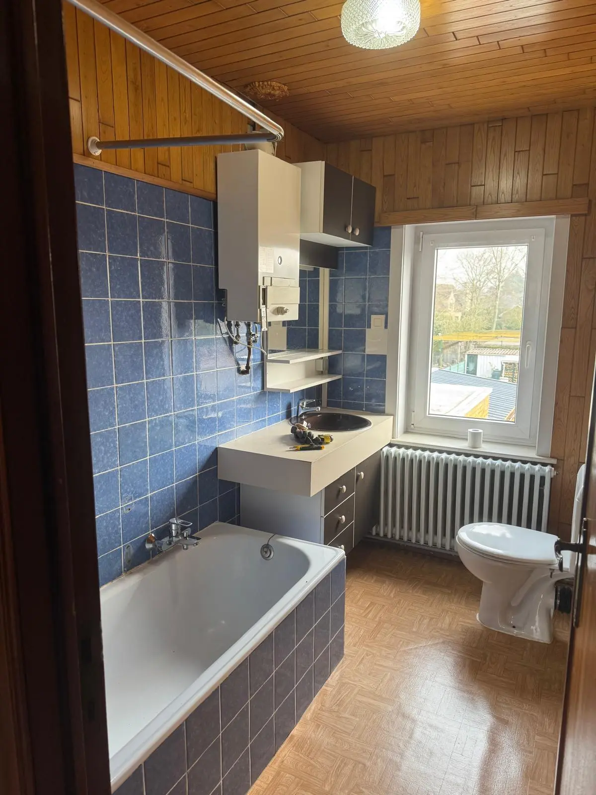 Marmerlook badkamer voor renovatie
