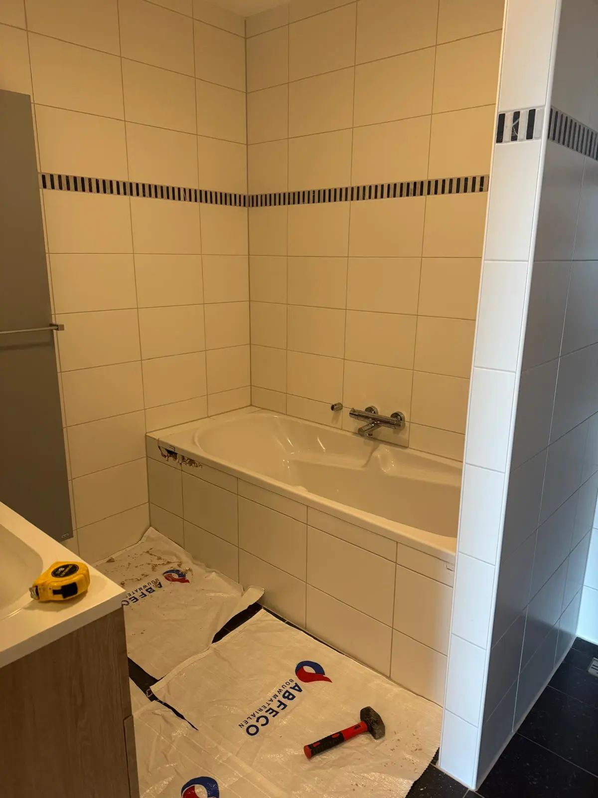 Marmerlook badkamer voor renovatie