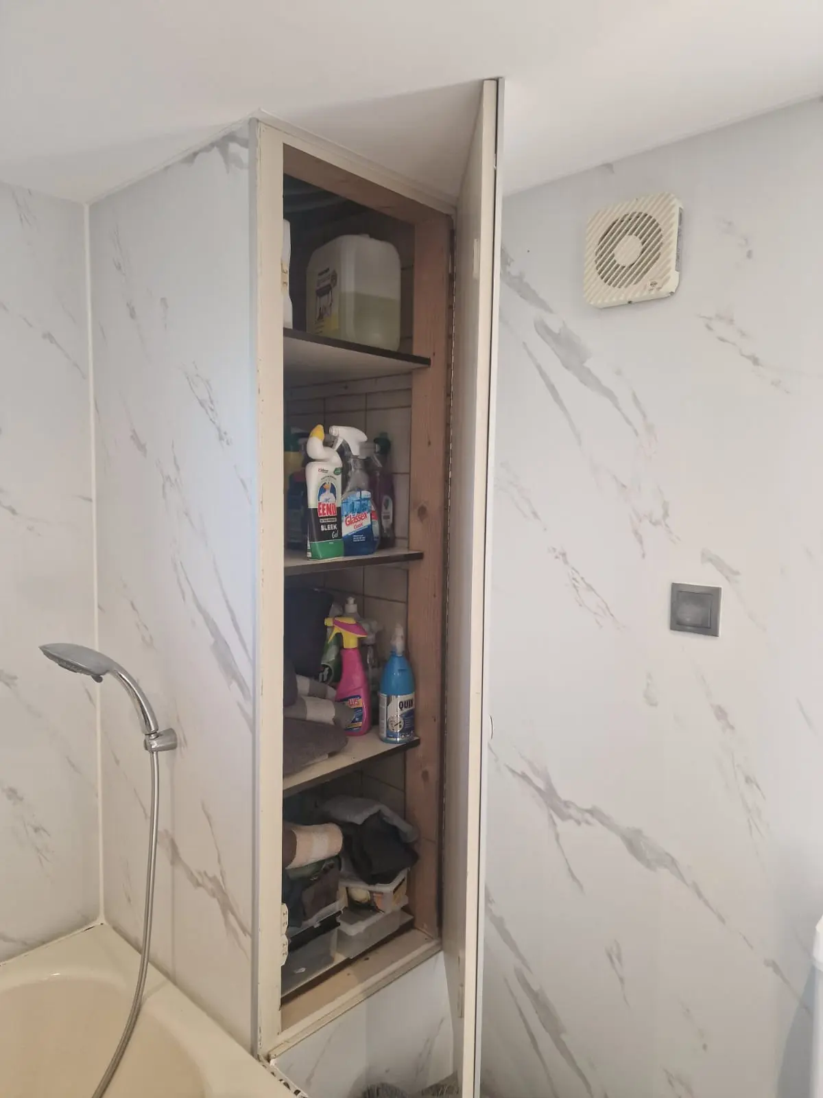 Marmerlook badkamer voor renovatie