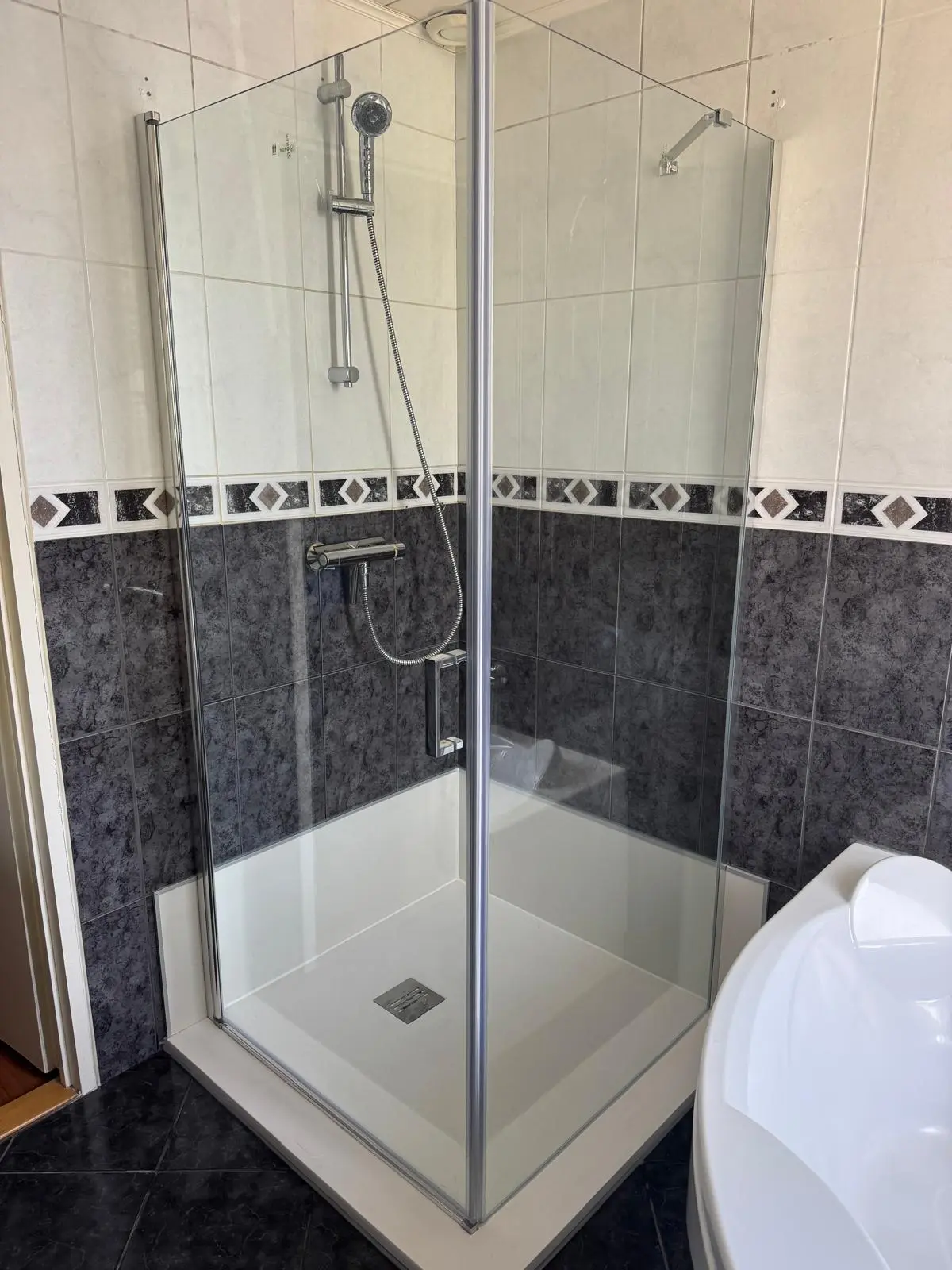 Marmerlook badkamer voor renovatie