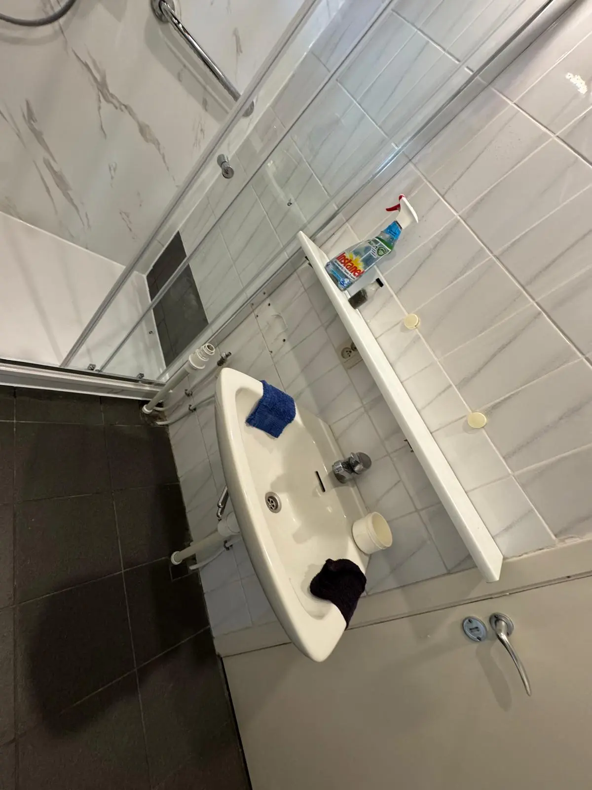Marmerlook badkamer voor renovatie