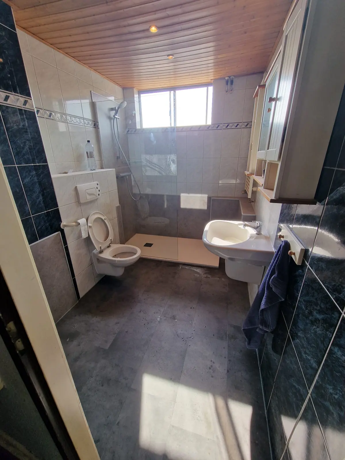 Marmerlook badkamer voor renovatie