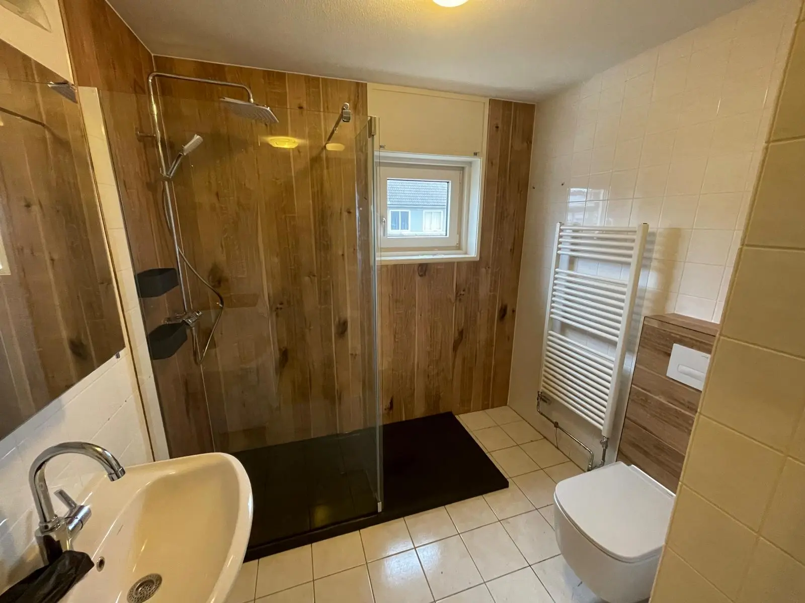 Marmerlook badkamer voor renovatie
