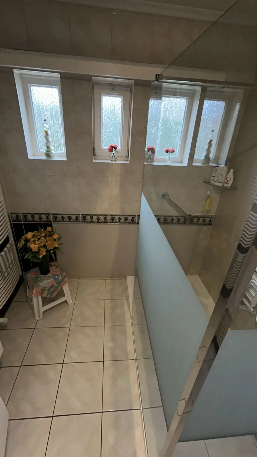 Marmerlook badkamer voor renovatie