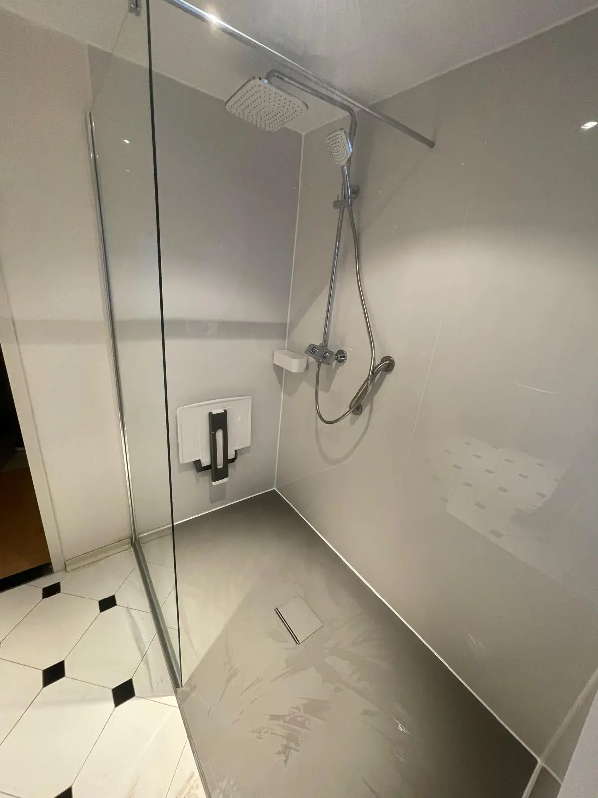 Douche voor senioren na renovatie